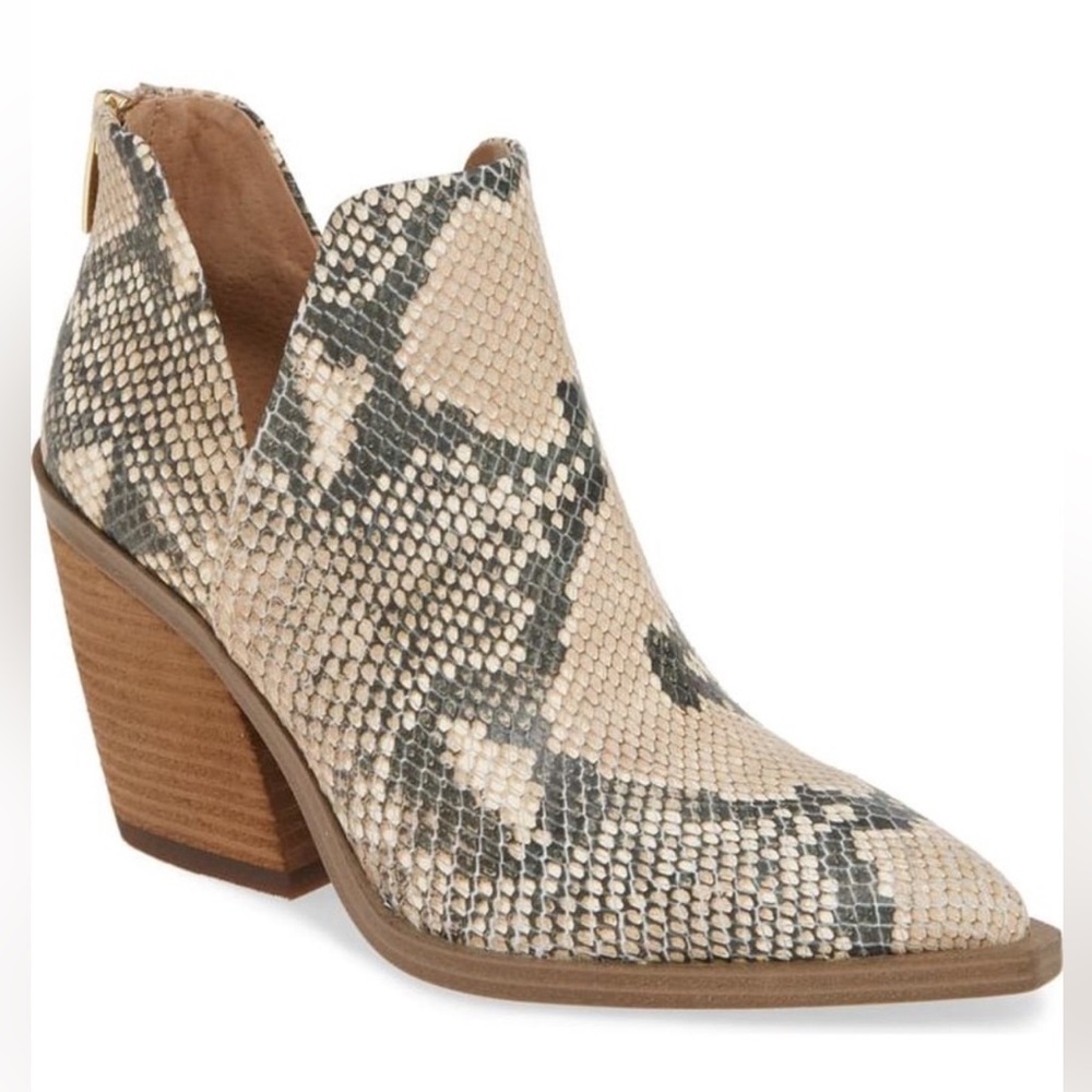 Vince Camuto Gigietta Bootie in Natural Warm Roccia